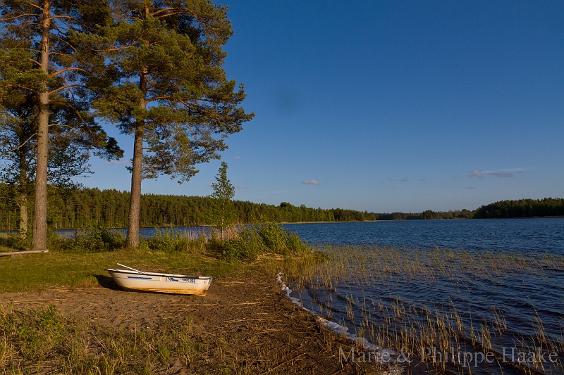 Tiveden 8616.jpg - Seuls au monde, au bord d'un des lacs situés aux abords du parc national de Tiveden, en Suède (mai 2011)